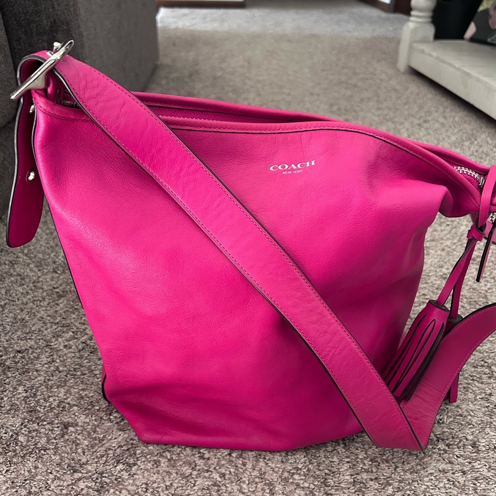 👛Coach Legacy Leather Duffle Bag, Fuchsia. Gently used, soft leather🩷
